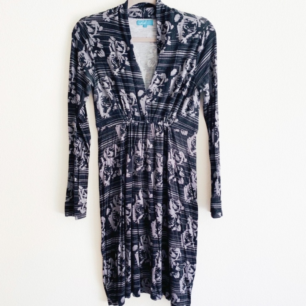 VFish Gray Black Flower Patterned VNeck Dress Sz L
